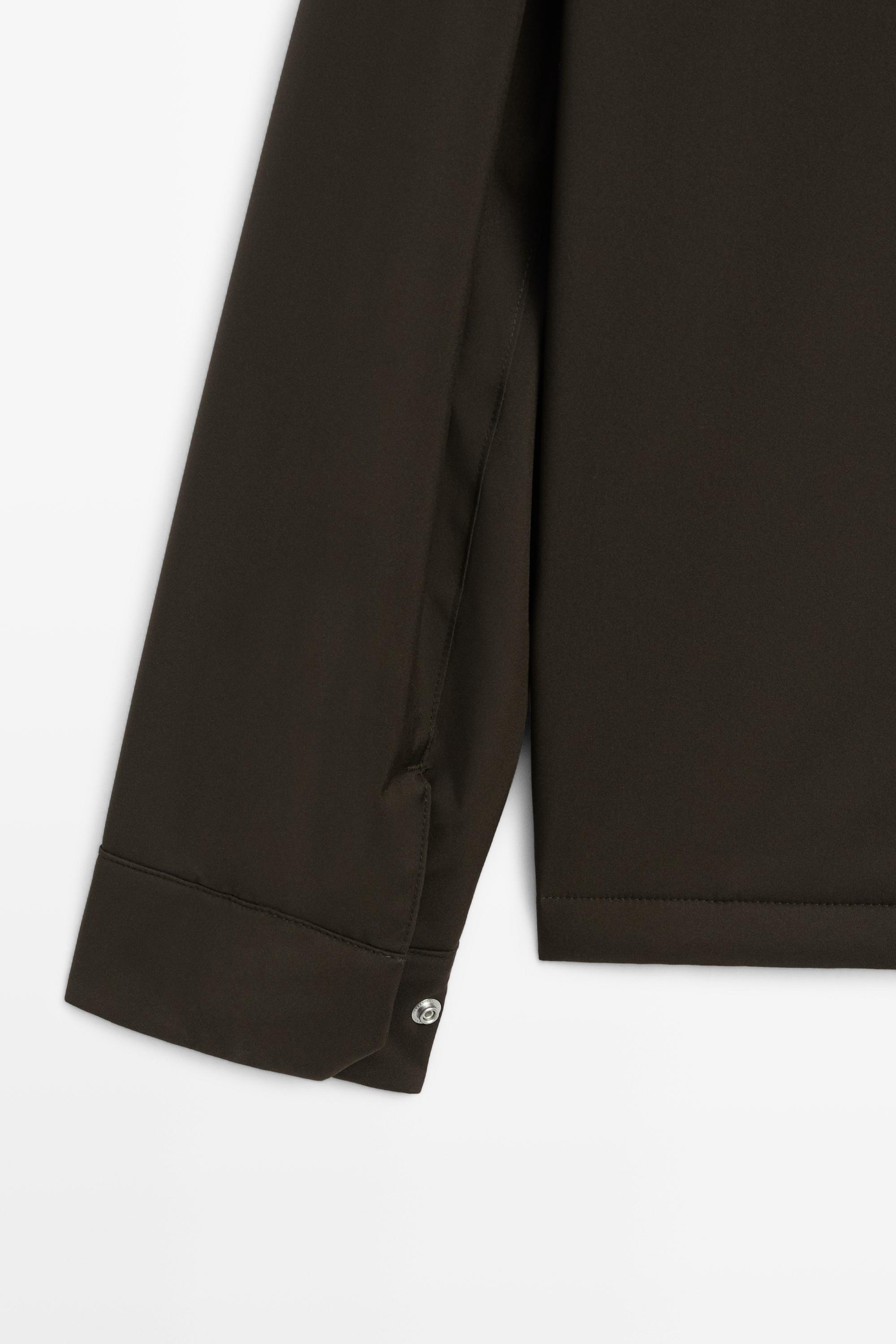 Lightweight jacket with collar detail